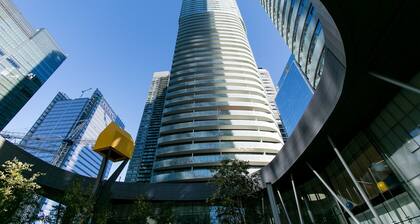 Bright 2 BR Condo - Jays, MTCC, CN Tower