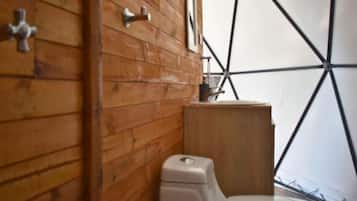 Regadera, secadora de cabello, toallas, jabón