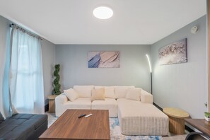 TV - Stylish 2BR Syracuse Stay, Near Zoo, Museums and Downtown (Syracuse)