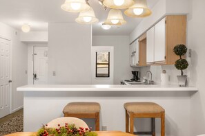 Private kitchen - Above Par Stay for 6! (Branson)