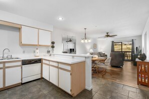 Interior - Above Par Stay for 6! (Branson)