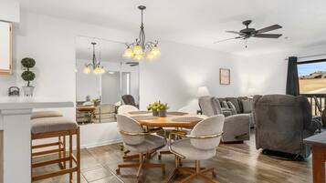 Condo, Multiple Beds, Balcony, Golf View (Above Par) | Dining