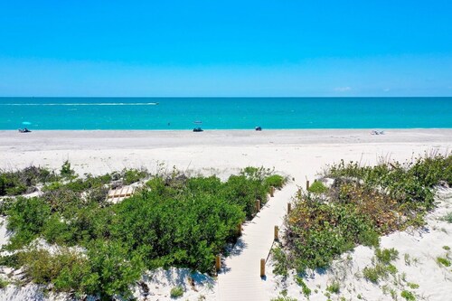 Luxury Beach Villa at South Seas