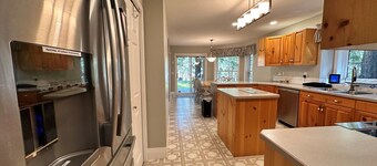 Beautiful 3 Bedroom, 2 Bath, Large private lot that backs onto Hummingbird Creek