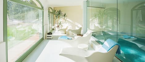 Piscine intérieure, piscine extérieure