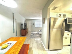 Refrigerador, microondas, parrilla de estufa y lavavajillas 