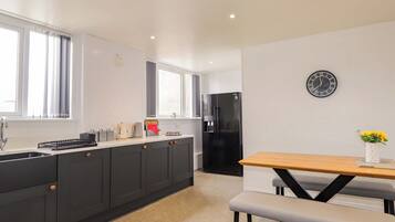 Dishwasher, cookware/dishes/utensils