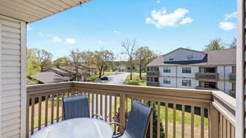 Condo, nhiều giường, ban công, quang cảnh vườn (The Joyful Getaway) | Quang cảnh từ phòng