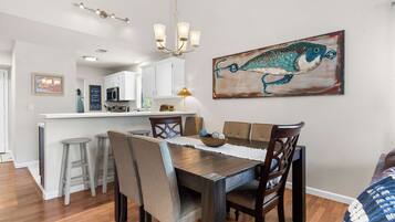 Condo, Multiple Beds, Balcony, Garden View (The Joyful Getaway) | Dining