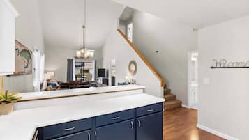 Condo, nhiều giường, ban công, quang cảnh vườn (The Joyful Getaway) | Nội thất