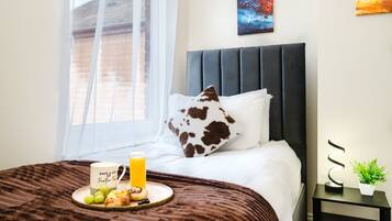 4 bedrooms, iron/ironing board, free WiFi, bed sheets