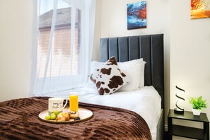 4 bedrooms, iron/ironing board, free WiFi, bed sheets