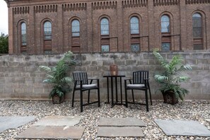 Terrace/patio - Luxury Downtown w/Backyard by Franklin Plaza (Troy)