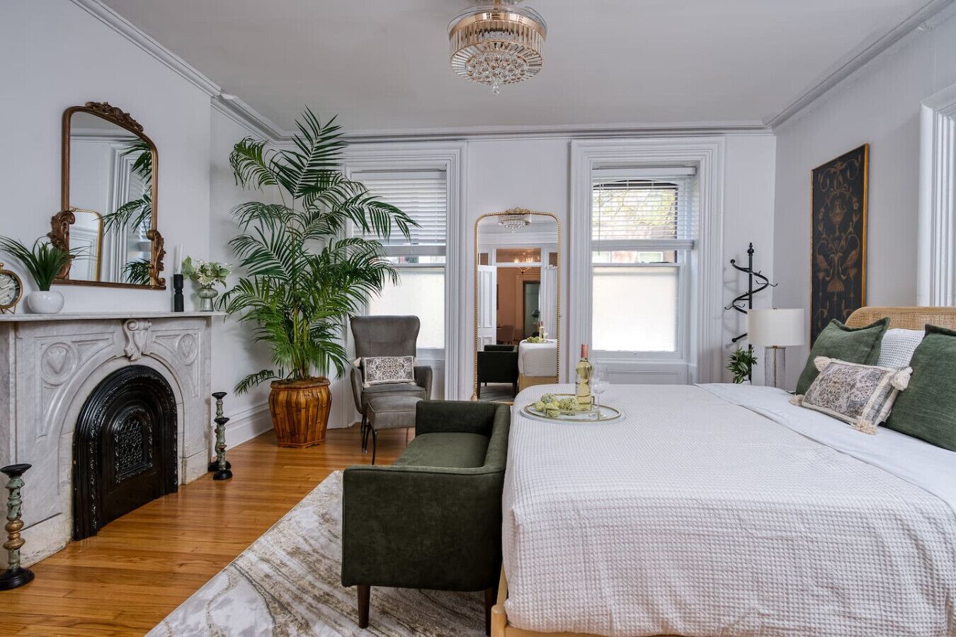 2 bedrooms, desk, iron/ironing board, WiFi