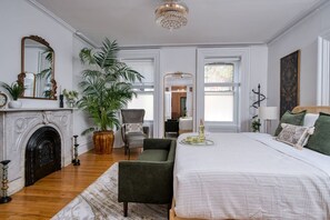 2 bedrooms, desk, iron/ironing board, WiFi