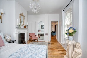 2 bedrooms, desk, iron/ironing board, WiFi