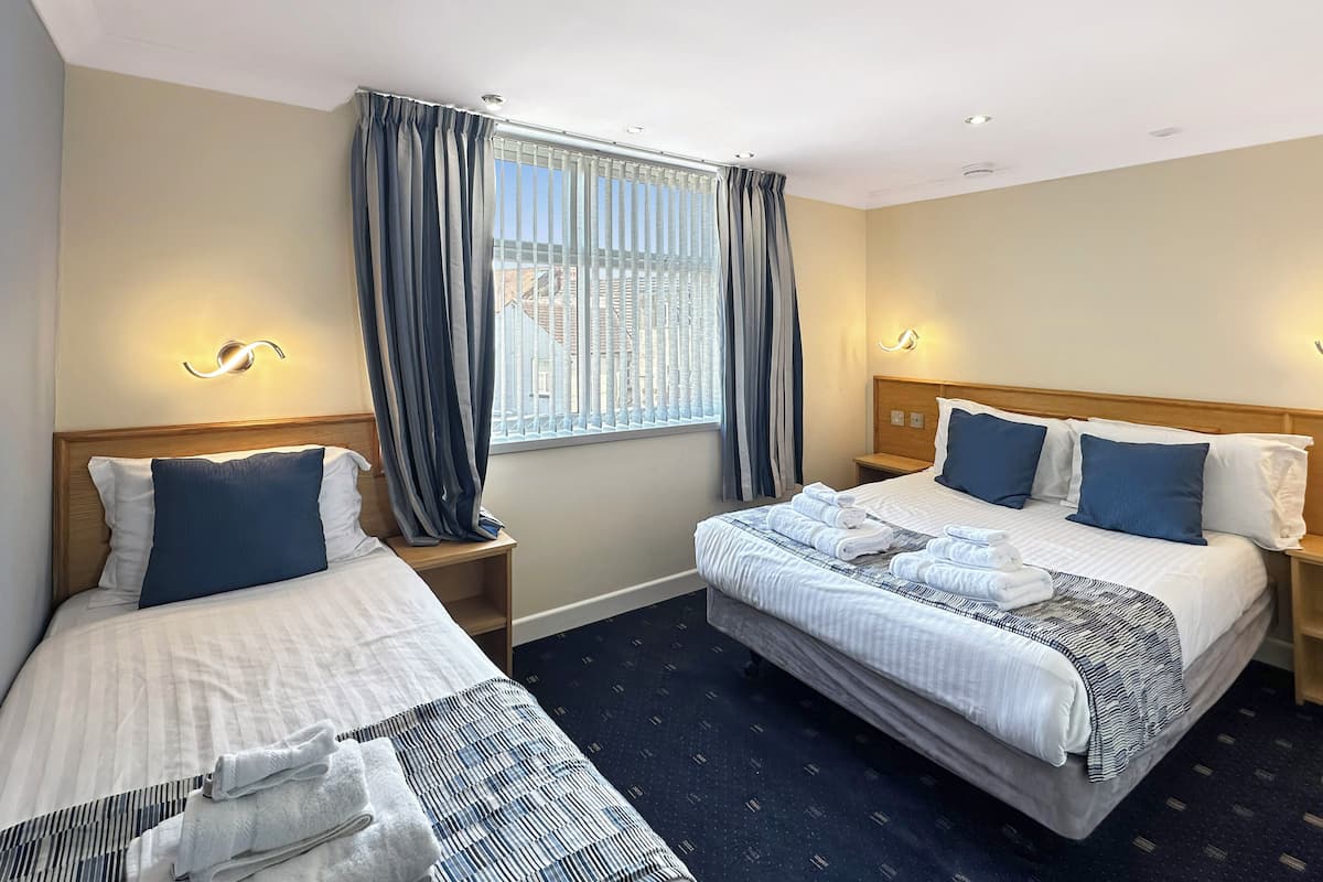 07 Hesketh Suite 4-Star, 1 Bedroom, Courtyard View, Beachfront (plus 1 free baby) | Caja de seguridad en la habitación, cortinas blackout y insonorización