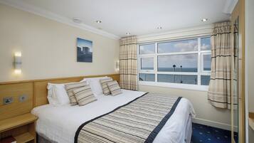 09 Clitheroe Suite 4-Star, 1 Bedroom, Sea View, Beachfront (plus 1 free baby) | Safe på rommet, individuelt dekorert og individuelt innredet