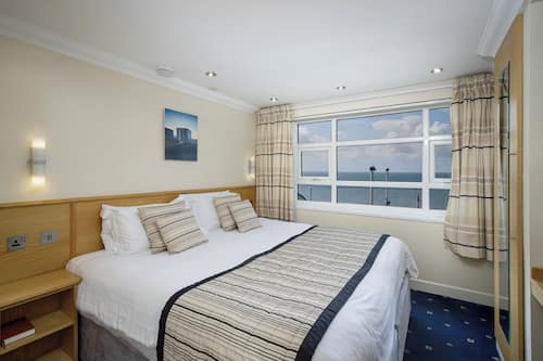 09 Clitheroe Suite 4-Star, 1 Bedroom, Sea View, Beachfront (plus 1 free baby) | In-room safe, individually decorated, individually furnished