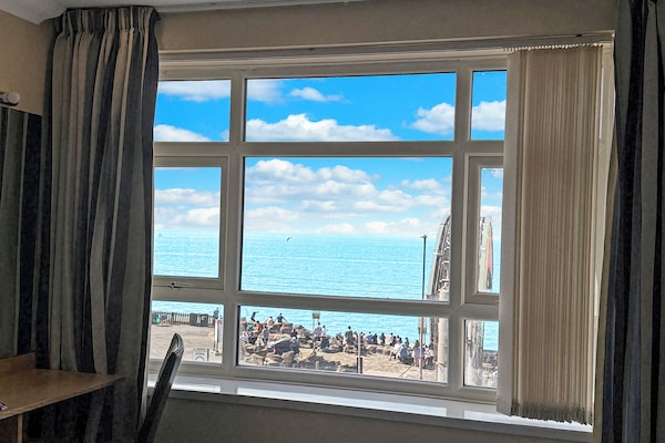 06 Sunset Suite 4-Star, 2 Bedrooms, Sea View, Beachfront (plus 1 free baby) | 客房景观