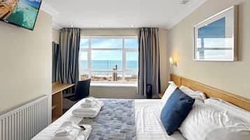 06 Sunset Suite 4-Star, 2 Bedrooms, Sea View, Beachfront (plus 1 free baby) | Caja fuerte, cortinas opacas, sistema de insonorización