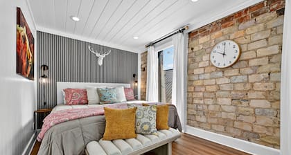 Luxury Suite in Downtown Blue Ridge - The Penthouses on Main, Suite 102
