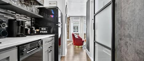 Micro-ondes, four, plaque de cuisson, lave-vaisselle