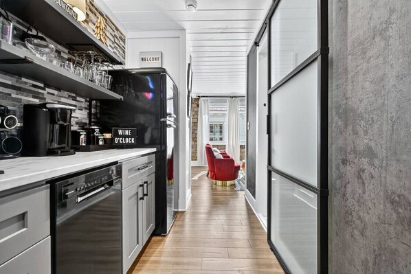 Microwave, oven, stovetop, dishwasher