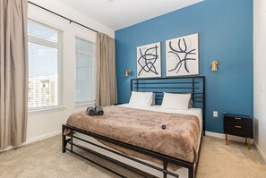 2 bedrooms, desk, iron/ironing board, WiFi