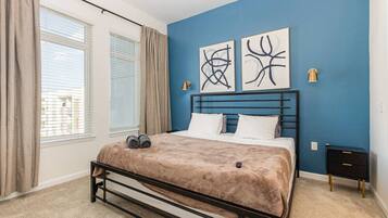 2 habitaciones, escritorio, tabla de planchar con plancha y wifi