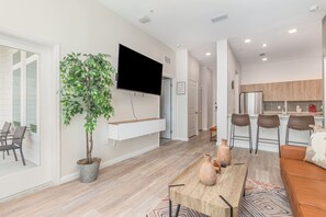 TV - Comfortable 2BR • Mins to Universal & More (Orlando)