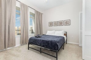 2 chambres, bureau, Wi-Fi, literie fournie