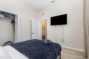 2 chambres, bureau, Wi-Fi, literie fournie
