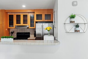 Apartment | 1 bedroom - Beachfront Bliss Ocean Vistas Onsite Parking (San Juan)