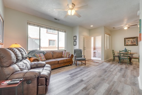 Casa De Lucy | 2 BR Ground-Level Condo | Community Pool/Hot Tub & $500 Daily Activities | Sleeps 6