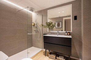 غرفة عائلية | حمام | مجففات شعر، مناشف، صابون، شامبو