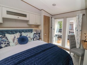 2 habitaciones, decoración personalizada y muebles diferentes 