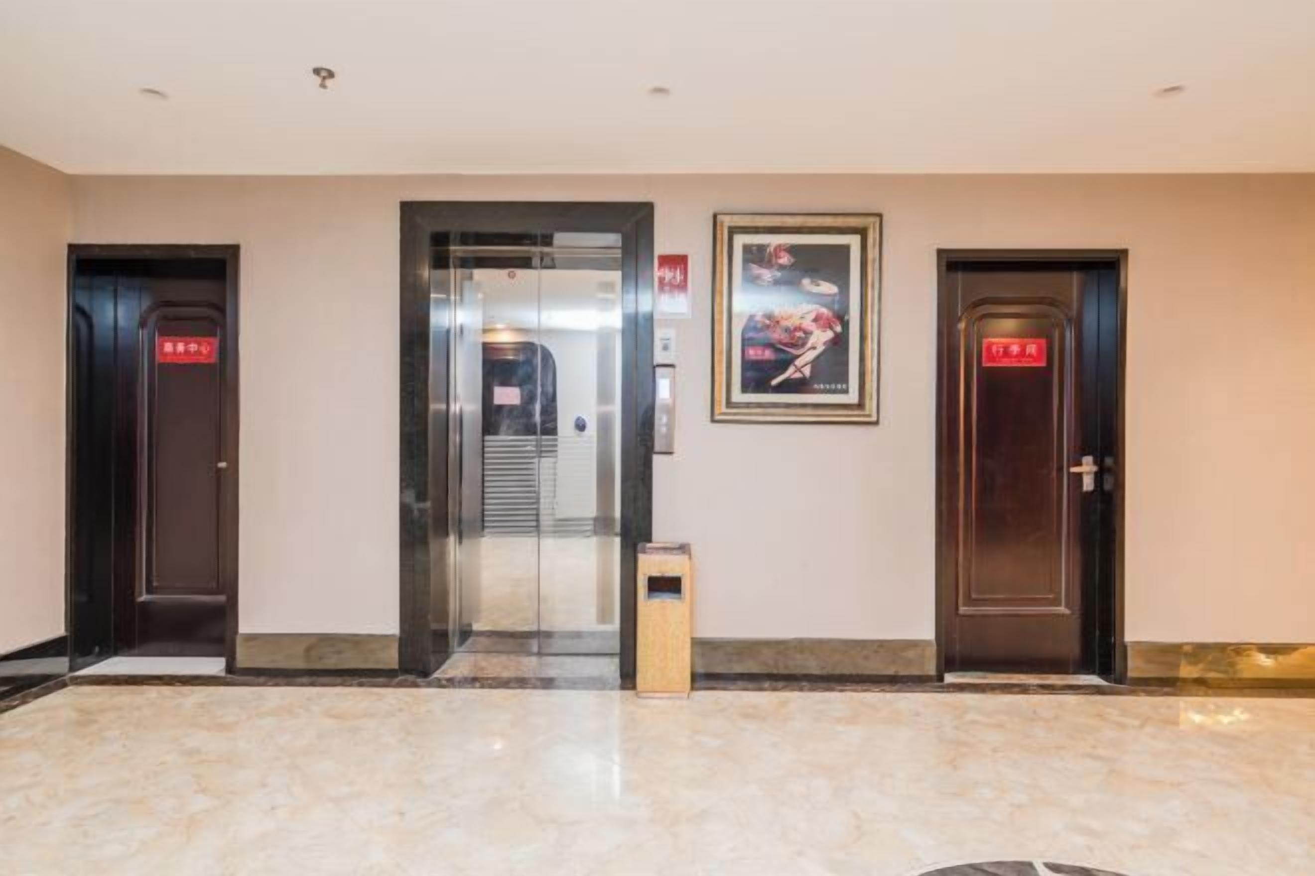 المنشأة من الداخل