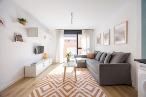 Standard Double or Twin Room | Living area - Edmond Vibes Airport - Ifema Hub (Madrid)