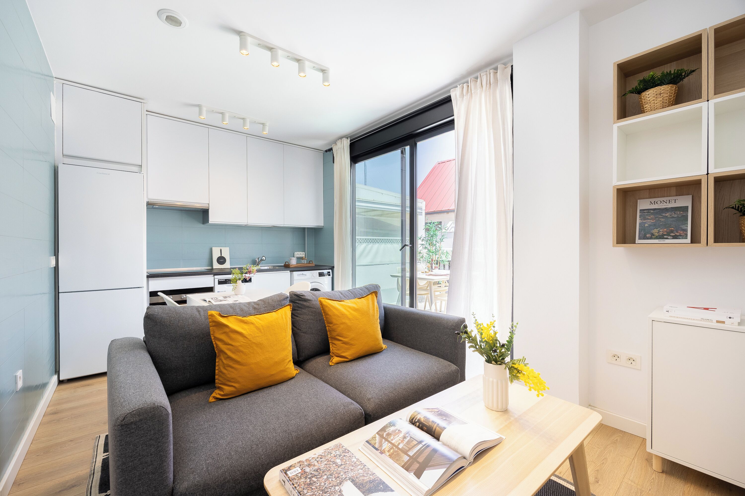 Superior Double or Twin Room, Non Smoking, Private Bathroom | Living area