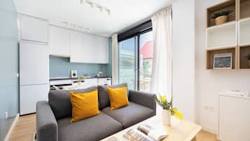 Superior Double or Twin Room, Non Smoking, Private Bathroom | Living area