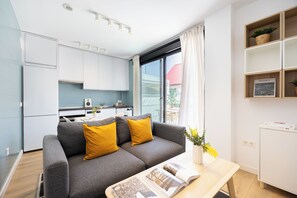 Superior Double or Twin Room, Non Smoking, Private Bathroom | Living area