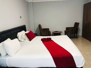 Deluxe Double Room, Balcony, City View - Shalla Guesthouse and Wellness Center (Addis Ababa)