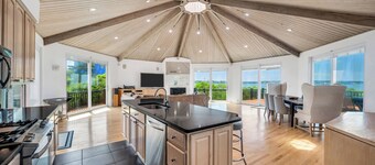 Bayfront home with private path across the street to ocean, pool and hot...