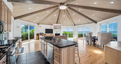 Bayfront home with private path across the street to ocean, pool and hot...