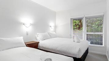 2 bedrooms, desk, iron/ironing board, WiFi