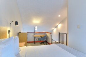 Bureau, fer et planche à repasser, Wi-Fi, draps fournis