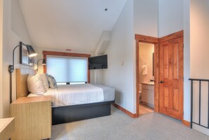 1 bedroom, desk, iron/ironing board, WiFi
