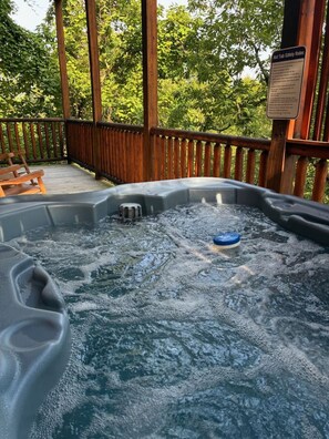 Tina de hidromasaje al aire libre