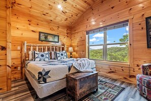 4 bedrooms, desk, iron/ironing board, travel crib